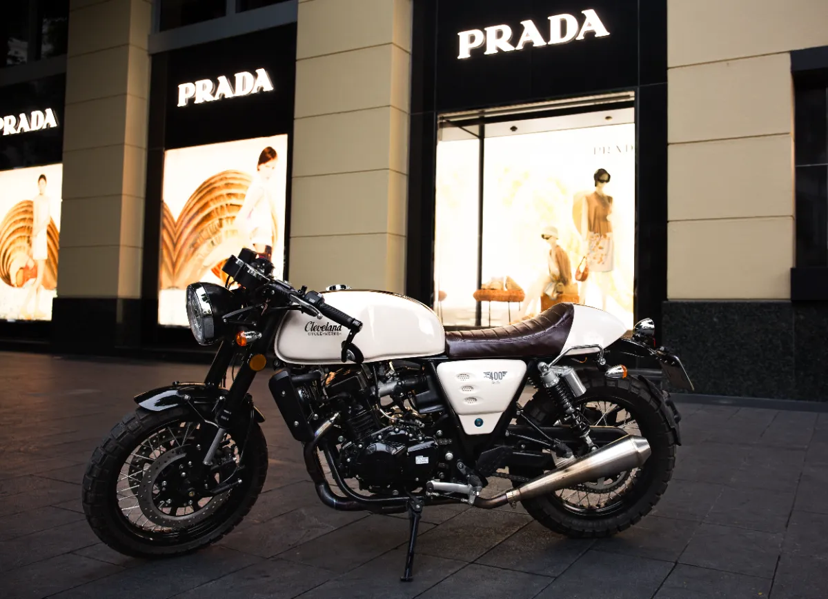 Cafe racer Ace 400