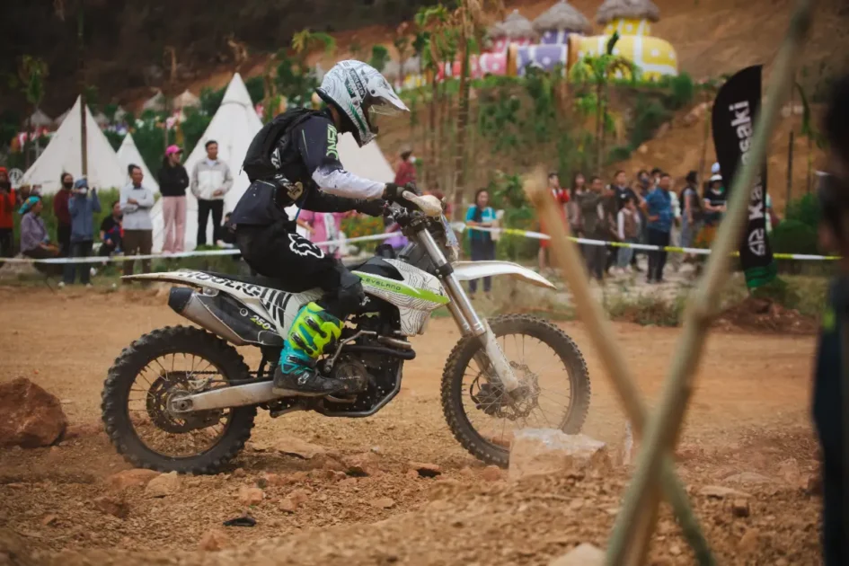 Hooligun 300 tại Cầu Kính Mộc Châu Enduro 2025