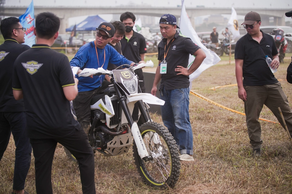 Cleveland Cyclewerks đồng hành cùng giải đua Sông Hồng Enduro 8 “Cào cào” Hooligun 300 thu hút đông đảo sự quan tâm của anh em biker