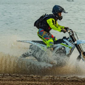 Enduri đi trên địa hình off-road