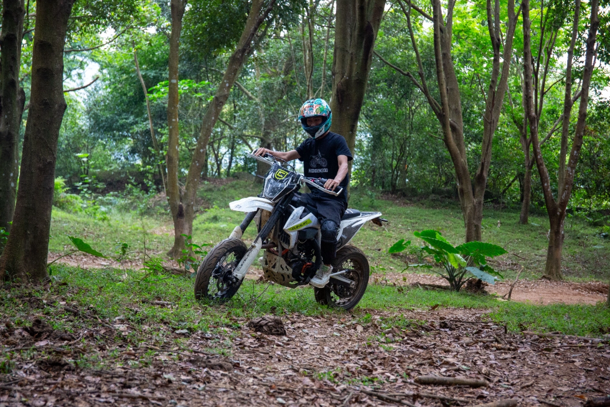Cleveland CycleWerks đồng hành cùng Cầu kính Bạch Long Enduro 2025 2 Cào cào Hooligun 300 nổi bật với dáng thể thao khoẻ khoắn đến từ Cleveland CycleWerks.
